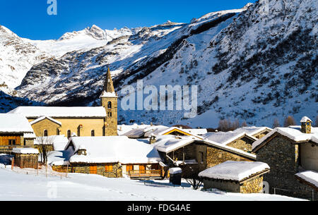 Vecchio villaggio di Bonneval-sur-Arc in inverno, Savoie, Vanoise, Francia Foto Stock