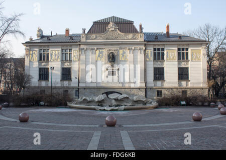 Szczepanski Square e Palazzo della arti di Cracovia Foto Stock