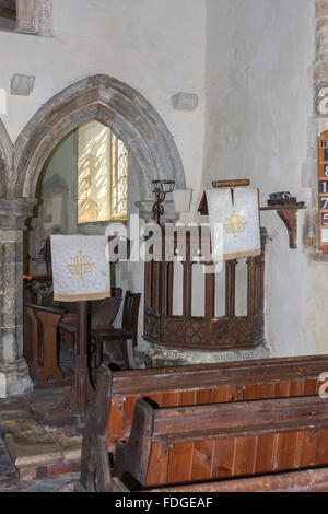 St Marys Chiesa Capel le Ferne è un patrimonio designato grado 1 edificio. La chiesa è del XII secolo in origine. Folkestone nel Kent Foto Stock