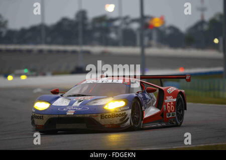 Daytona Raceway, Daytona Beach, Florida, Stati Uniti d'America. 31 gennaio, 2016. Rolex 24 Ore di Daytona campionati. #66 FORD Chip Ganassi Racing (USA) Ford GT GTLM Joey Hand (USA) Sebastien Bourdais (FRA) DIRK MULER (DEU) Credito: Azione Sport Plus/Alamy Live News Foto Stock