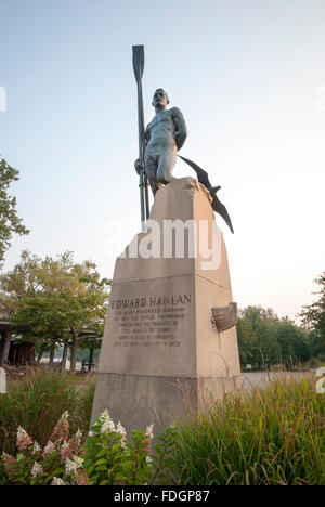 Un monumento al campione del mondo vogatore canadese Ned Hanlan situato presso il molo del traghetto sul Hanlan del punto in Toronto Ontario Canada Foto Stock