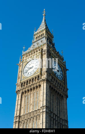 La metà superiore del Big Ben di Londra, Inghilterra. Foto Stock