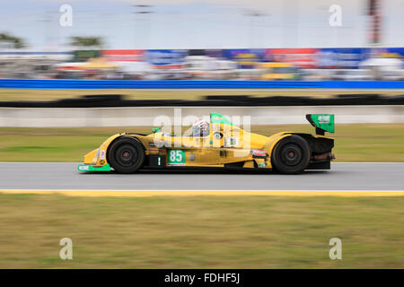 Daytona Beach, Florida, Stati Uniti d'America. Il 31 gennaio 2016. Vettura # 85 una Oreca FLM09 gare lungo alla Rolex 24 a Daytona International Speedway per vincere la sfida del prototipo di classe per il 2016. Credito: Randy Cockrill/Alamy Live News Foto Stock