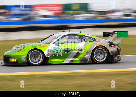 Daytona Beach, Florida, Stati Uniti d'America. Il 31 gennaio 2016. Vettura # 540 una Porsche 991 GT3 gare lungo alla Rolex 24 a Daytona International Speedway per posizionare la seconda in GT Daytona classe per 2016. Credito: Randy Cockrill/Alamy Live News Foto Stock