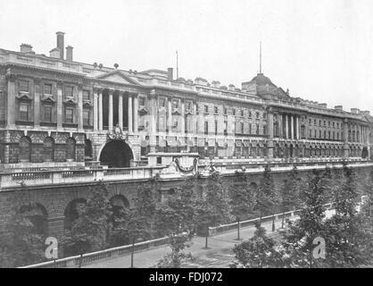 Londra: Somerset House- il fronte fiume, dal ponte di Waterloo, antica stampa 1896 Foto Stock