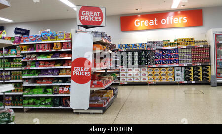 All'interno di un supermercato Sainsburys negozio a Londra, Regno Unito Foto Stock