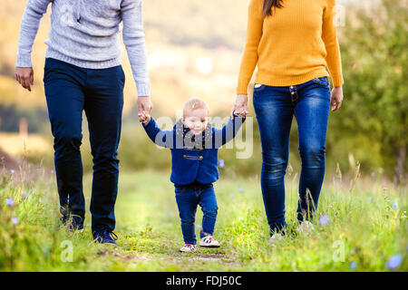 La famiglia felice in natura Foto Stock