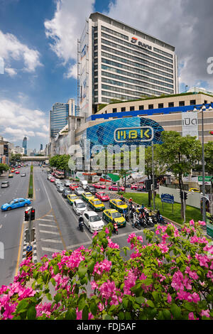 Phayathai Road e MBK Shopping Center. Bangkok, Tailandia. Foto Stock