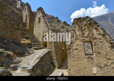 Il Perù, Ollantaytambo, Pinkulluna rovine Inca nella Valle Sacra in Perù. Foto Stock