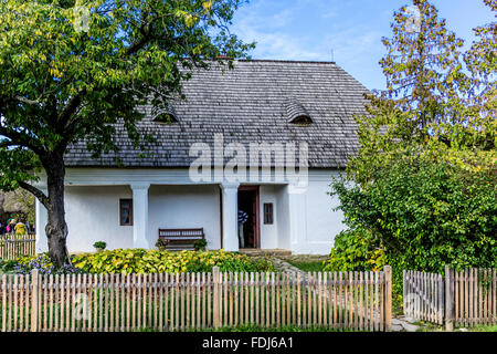 Szentendre aperto il museo etnografico casa raffigurante folk ungherese architettura circa XVIII al XX secolo. Foto Stock