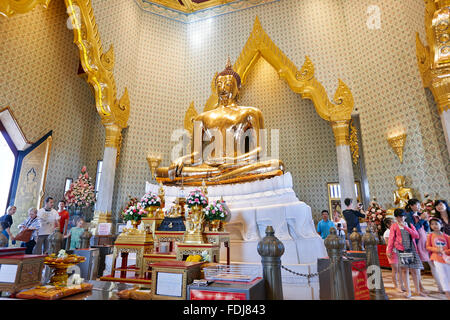 Oro massiccio immagine del Buddha in Wat Traimit Temple. Bangkok, Tailandia. Foto Stock