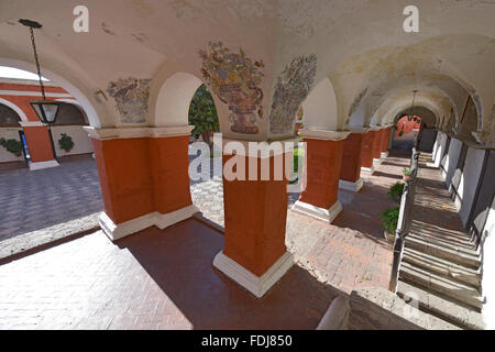 Monastero di Santa Caterina (Santa Catalina) in Arequipa, Perù. È monastero delle monache di Domincan secondo ordine. Foto Stock