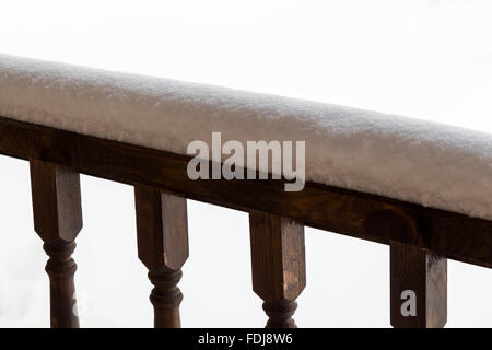 Ringhiera veranda sotto la neve Foto Stock