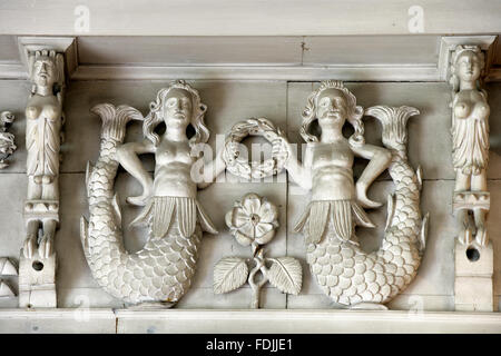 Chiudere la vista degli inizi del XVII secolo mermaid fregio della sala da ballo a Knole, Sevenoaks, Kent. Foto Stock