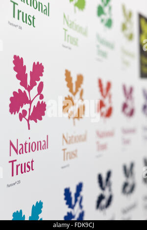 Il National Trust logo in nuovi colori di marca. Foto Stock