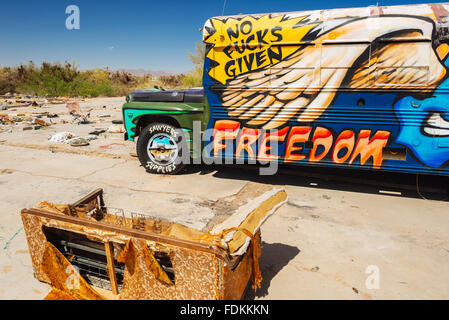 Un dipinto di autobus in lastra City, California Foto Stock