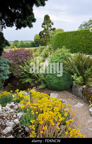 Il Rock Garden nel mese di agosto a Emmetts giardino, Kent. Foto Stock