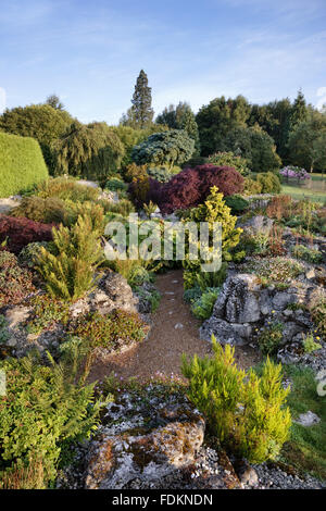 Il Rock Garden nel mese di agosto a Emmetts giardino, Kent. Foto Stock