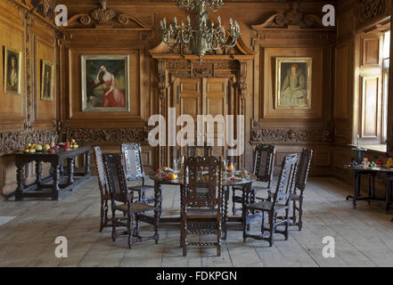 La camera marrone a Tredegar House, Newport, nel Galles del Sud. Questo è lo stato sala da pranzo nel tardo XVII secolo. Foto Stock