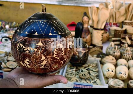 Chicha de Jora - mais fermentato- Mercato in CATACAOS. Dipartimento di Piura .PERÙ Foto Stock