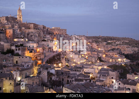 Vista sulla città dal punto di vista a Piazzetta Pascoli, Matera, Basilicata, Italia Foto Stock