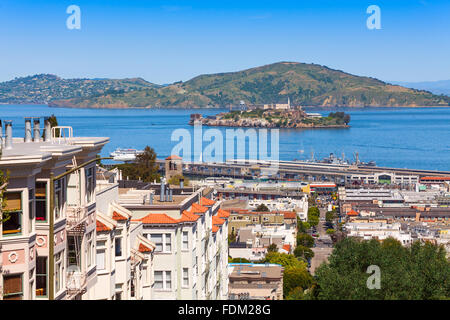 Vista su Alcatraz dalla città di San Francisco Foto Stock