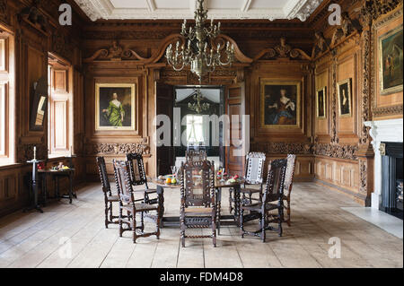 La camera marrone a Tredegar House, Newport, nel Galles del Sud. Questo è lo stato sala da pranzo nel tardo XVII secolo. Foto Stock