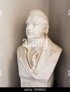 Busto in gesso di Samuel Coleridge (1772-1834) da Sir Hamo Thornycroft (1850-1925) nella sala di lettura Coleridge Cottage, Somerset. NT numero di Inventario:253350. Coleridge Cottage fu la casa di Samuel Coleridge tra il 1797 e il 1800. Foto Stock