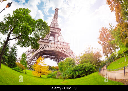 Vista della torre Eifel dal mantice a Parigi Foto Stock