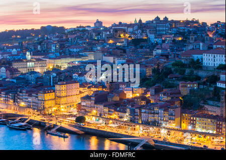 Fiume Douro e la Ribeira, Oporto, Portogallo, Patrimonio Mondiale dell Unesco Foto Stock