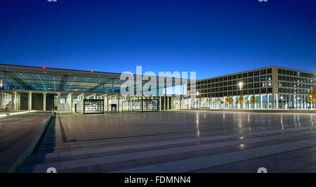 Schoenefeld, Germania, Willy-Brandt-Platz BER sera Foto Stock