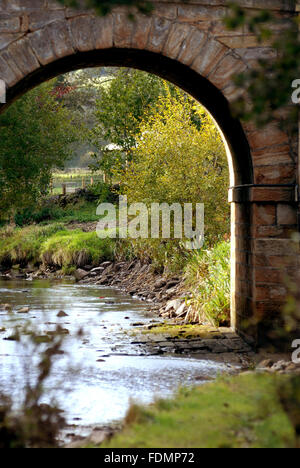 Ponte sul fiume Derwent, Blanchland, Northumberland Foto Stock