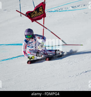 Tessa Worley della Francia in azione sci di slalom gigante a Courchevel femminile di Coppa del Mondo di sci 2016 francese SkiTeam alpino Foto Stock