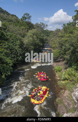 Il Rafting sul fiume Paranhana - giù rapide Foto Stock