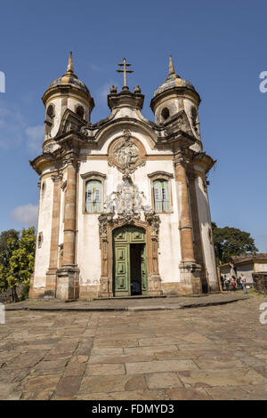 Igreja da Ordem Terceira de São Francisco de Assis no largo de Coimbra - bairro de Antônio Dias Foto Stock