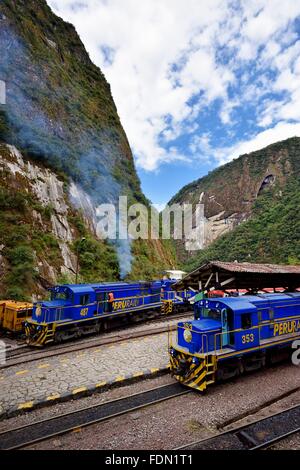 Capolinea della peruviana Ferrovia meridionale Ferrocarril del Sur, Aguas Calientes, Provincia di Cusco, Perù Foto Stock
