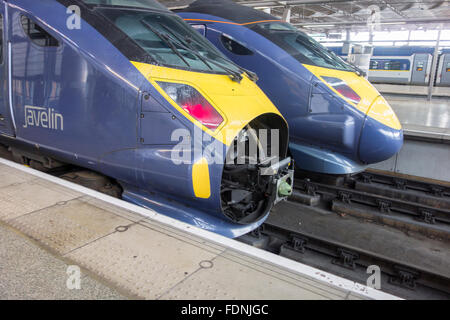 La British Rail Class 395 da Hitachi alla stazione ferroviaria internazionale di St Pancras, London, Regno Unito Foto Stock