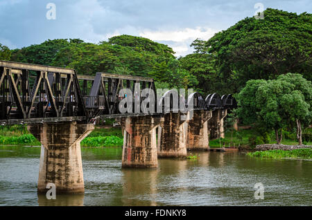 Kanchanaburi (Thailandia), il Ponte sul Fiume Kwai Foto Stock