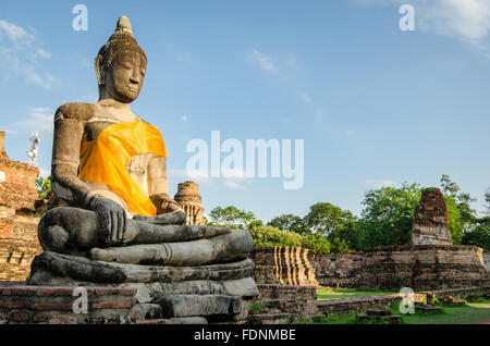 Ayutthaya (Thailandia), statue di Buddha in un vecchio tempio rovine Foto Stock
