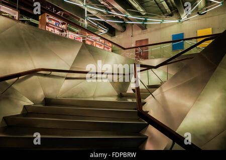 Madrid pro capite. Scale all'interno dell'edificio Caixa Forum. Foto Stock