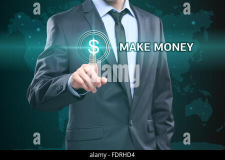 Business, tecnologia internet concetto - imprenditore premendo fare soldi pulsante su schermi virtuali Foto Stock