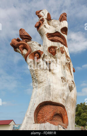 Intaglio del legno su albero in porto il parco turistico,Oamaru, North Otago,Isola del Sud,Nuova Zelanda Foto Stock