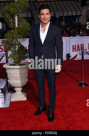 Westwood, California, Stati Uniti d'America. Il 1° febbraio 2016. Mario Lopez arriva per la premiere del film 'Hail, Cesare" presso il Villaggio del teatro. Credito: Lisa O'Connor/ZUMA filo/Alamy Live News Foto Stock