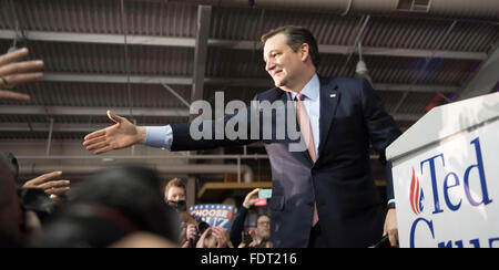 Candidato presidenziale repubblicano speranzoso Texas Sen. Ted Cruz celebrare la sua vittoria in Iowa caucus repubblicano Foto Stock