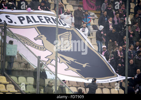I fan di Palermo, 30 gennaio 2016 - Calcio : Italiano 'Serie A' match tra Carpi 1-1 US Palermo a Alberto Braglia stadium di Modena, Italia. (Foto di Maurizio Borsari/AFLO) Foto Stock