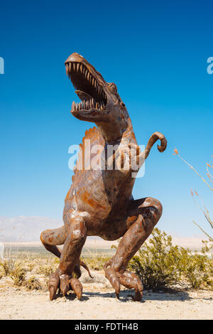 Una scultura di metallo per artista Ricardo Breceda in Borrego Springs, California Foto Stock