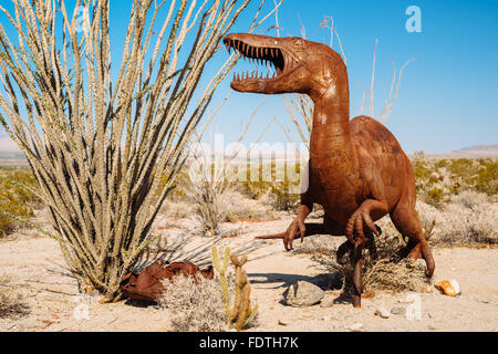 Una scultura di metallo per artista Ricardo Breceda in Borrego Springs, California Foto Stock