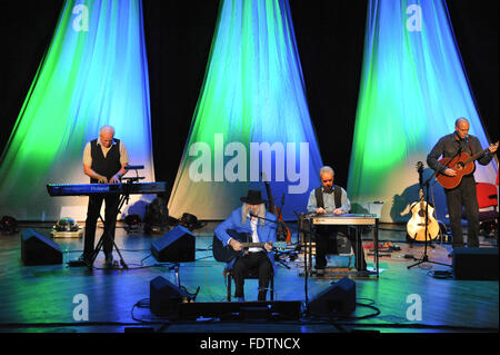 Charlie Landsborough esegue presso il Music Hall di Aberdeen, Scozia il 2 novembre 2011. Foto Stock