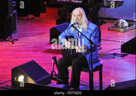 Charlie Landsborough esegue presso il Music Hall di Aberdeen, Scozia il 2 novembre 2011. Foto Stock