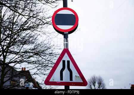 North London Borough of Haringey si prepara per la introduzione di 20mph limite. Quasi 4.000 nuovi 20mph segni sono stati installati attraverso il Borough come il limite di velocità. Attualmente i segni sono coperte e il limite di velocità è previsto per essere in vigore nel febbraio 2016. Foto Stock